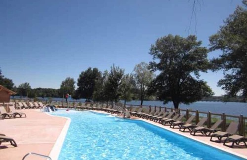 Canet-de-Salars Ski Chalet | Relaxing Chalet with Water Park & Family-Friendly Amenities