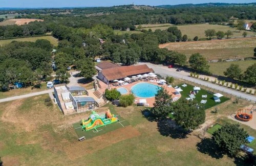 Rocamadour House | Discover Camping 3 Étoiles with Spa and Family Amenities