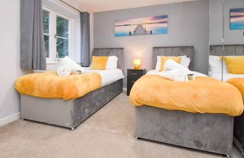 Bletchley House | Discover MK City Boutique House: Family-Friendly Retreat