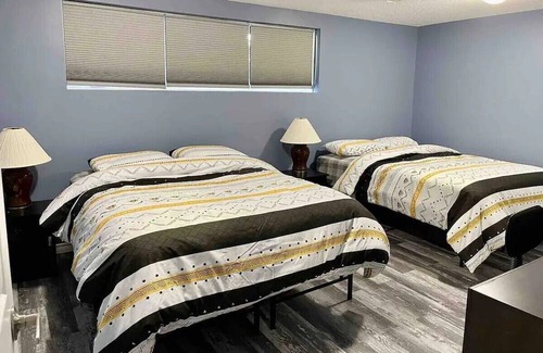 Regina House | 4 Bedroom Spacious House In Regina! Close to downtown & Mosaic Stadium.