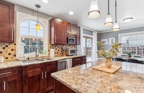 West Irondequoit House | Discover Nature & City: Perfect for Families and Pets!