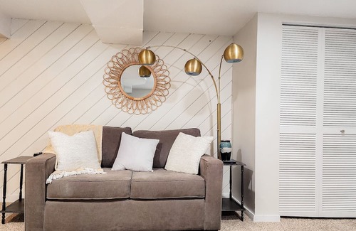 Great Falls Apartment | Charming Art District Studio with Kitchen and Breakfast