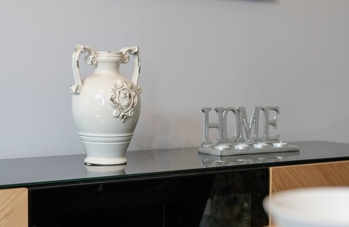 Nowe Miasto Apartment | Cozy Apartment with Desk in Poznan - Pet Friendly Stay
