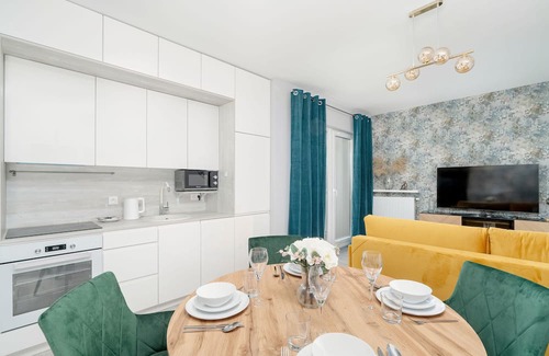 Nowe Miasto Apartment | Cozy Apartment with Desk in Poznan - Pet Friendly Stay
