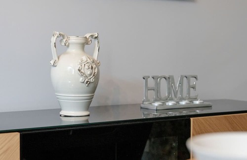 Nowe Miasto Apartment | Cozy Apartment with Desk in Poznan - Pet Friendly Stay