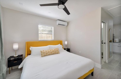 Saint Cloud House | Pet-Friendly Haven in Downtown, Just 20 Miles to Disney!