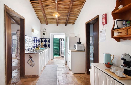 Loule House | Casual Retreat at Casa Delfim - Inviting Mountain Views