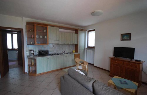 Prabione Apartment | Apartment 'Angelica 5' with Lake View, Private Garden and Wi-Fi