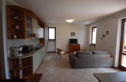 Prabione Apartment | Apartment 'Angelica 5' with Lake View, Private Garden and Wi-Fi