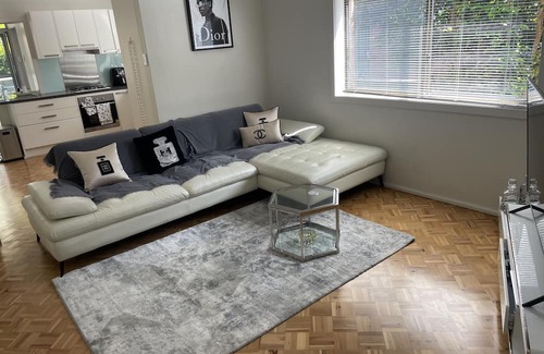 Ashfield Villa | Relaxing One Bedroom Villa, Perfect for Families Near CBD