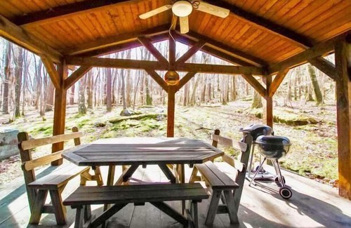Alpine Lake Cabin | Cozy Cabin: Year-Round Getaway with Oceanfront Views
