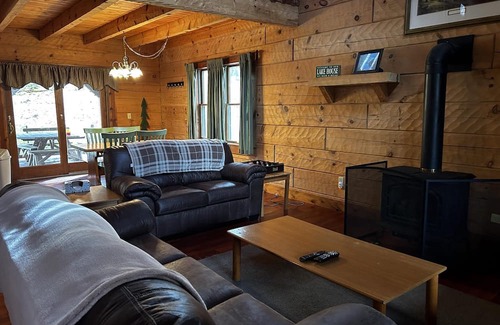 Alpine Lake Cabin | Cozy Cabin: Year-Round Getaway with Oceanfront Views