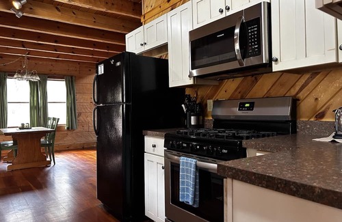 Alpine Lake Cabin | Cozy Cabin: Year-Round Getaway with Oceanfront Views