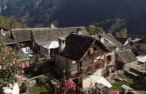 Antrona Schieranco Ski Chalet | Chalet Romantico: Ocean View Retreat with Family-friendly Perks