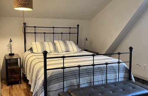 Kingfield House | Cozy Ski Retreat with Kitchen & Pet-Friendly Amenities