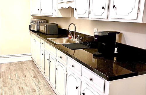 Olde Town Augusta Apartment | Pet-Friendly Downtown Loft with Outdoor Lounge & Spa