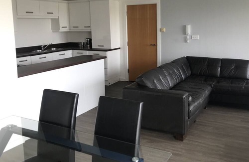 Liverpool Apartment | Modern, Liverpool Apartment, Entire Place, Free parking
