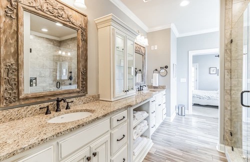 Athens House | Cozy 3-BR Retreat with Outdoor Hot Tub & Pet-Friendly Perks
