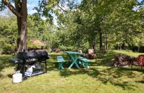 Blacksburg House | Blacksburg Apple Orchard: Family and Pet-Friendly Retreat
