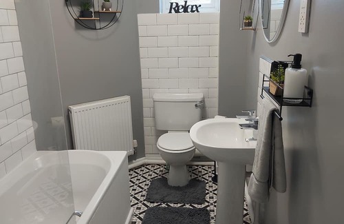 Weston on Trent Apartment | Canal-View 2 Bedroom Apartment Close to CBS Arena