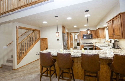 Carthage House | Airport Hanger w/ Full Amenities