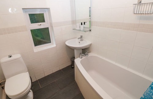 Cilmeri Cottage | Rose Villa: Cozy Retreat with Open Fire in Builth Wells