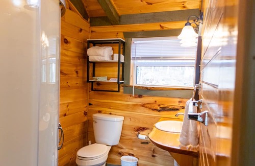 Stanton Cabin | Cozy SkyView Cabin with Spa and Hot Tub Near RRG