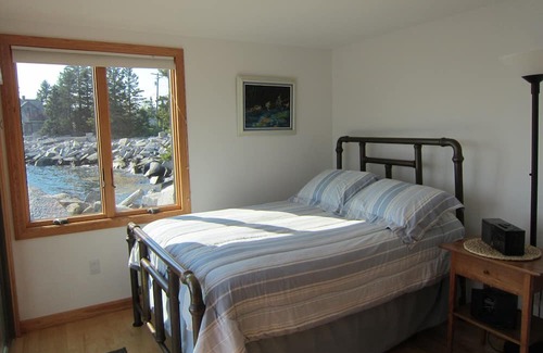 Spruce Head Cottage | Waterfront Cottage with Spa and Hot Tub Amenities