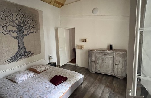 Maille House | Explore Maison Typique in the Heart of Maillé Village