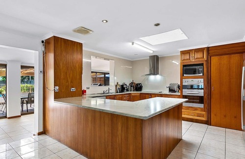 Point Vernon House | Cozy Outlook to K'Gari Point Vernon with Ocean View Pool