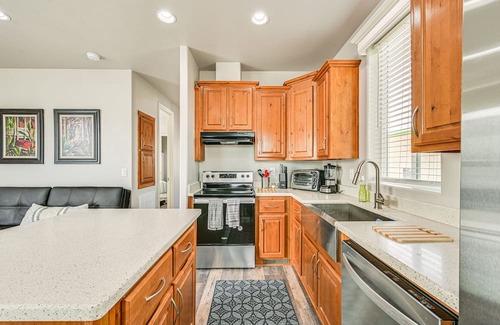 Yuma House | Yuma Home w/ Fire Pit & Outdoor Community Pool!