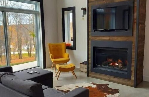 St-Ferdinand Ski Chalet | Family-Friendly Chalet in the Forest with Beach Access