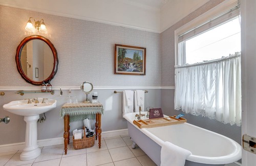 Sutter Creek Villa | Inviting Home in Sutter Creek - Walk to Wineries & More!