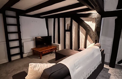 St Neots Apartment | Historic Town Centre Property with Family-Friendly Amenities