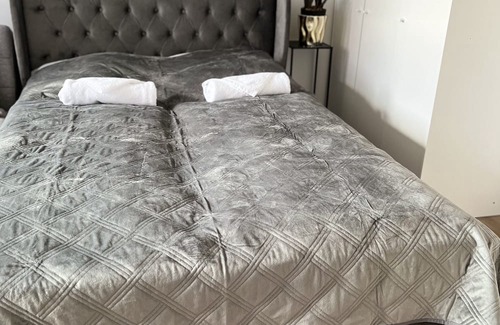 Neuehrenfeld Apartment | Convenient Apartment Köln City with Breakfast & Family-Friendly