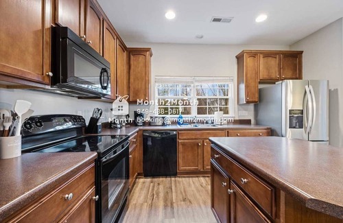 Durham House | Wynter Retreat: Pet Friendly Stay with Breakfast Included