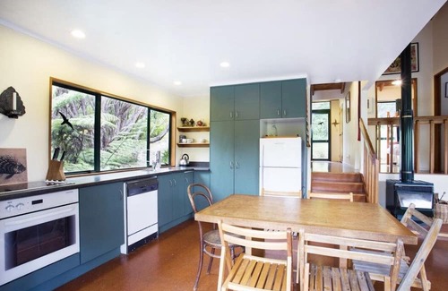 Tawharanui House | Discover Kiwi Bach: Your Beachside Retreat in Nature