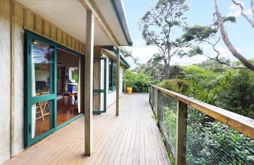 Tawharanui House | Discover Kiwi Bach: Your Beachside Retreat in Nature