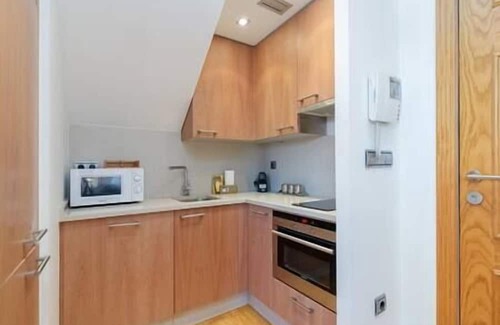 Casco Vello Apartment | Modern and Central Studio with Kitchen Amenities