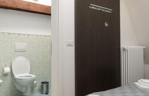 Kosice Old Town Apartment | Cozy Loft on Hlavna with Two Bathrooms & Child-Friendly