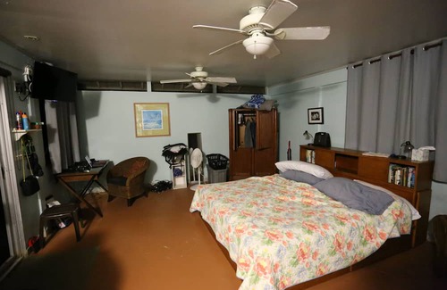 Captain Cook Apartment | Oceanfront Escape at Milolii Studio for Budget Travelers