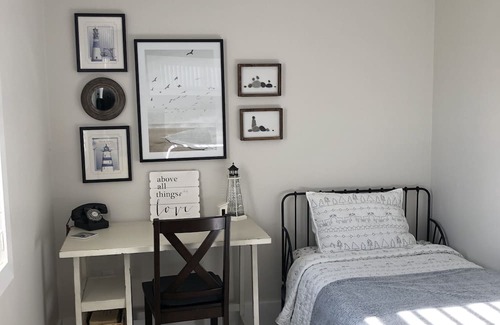 Cobourg House | Cozy 5-Star Retreat in Downtown Cobourg with Kitchen & Breakfast