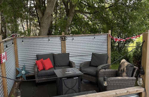 Cobourg House | Cozy 5-Star Retreat in Downtown Cobourg with Kitchen & Breakfast