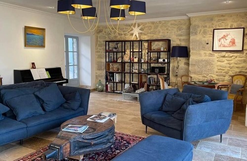 Cruzy Villa | Inviting Gîte with Pool Near Narbonne and Béziers