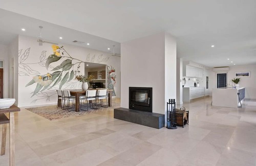 Lesmurdie House | Discover Relaxation at Wattle Falls: 4 Bedrooms & Pool