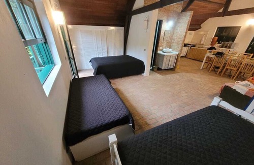 Extrema Ski Chalet | Pet-Friendly Retreat at Chalé do Lopo for Families