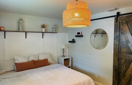 Sailboat Bend Villa | Idyllic Oasis Home with Spa & Breakfast in Fort Lauderdale
