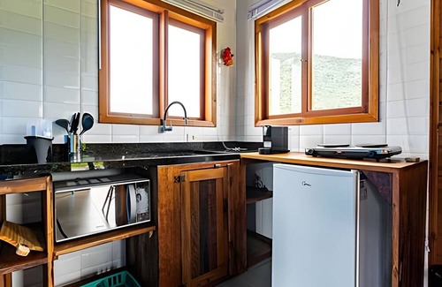 Rio Vermelho Sul Cabin | Family-Friendly Cabanas do Sítio with Kitchen Amenities