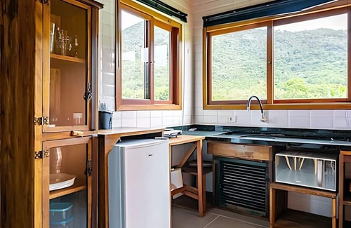 Rio Vermelho Sul Cabin | Family-Friendly Cabanas do Sítio with Kitchen Amenities