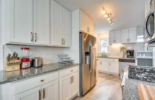 Town of Owasco Cottage | Serene Auburn Lakehouse with Sunroom & Game Room Awaits